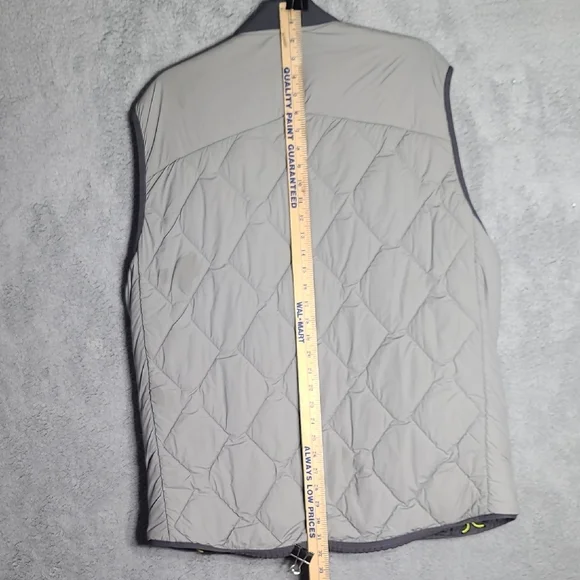 Duluth Trading Co Gray Quilted Vest with Two-Tone Design - Picture 6 of 8